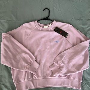 BRANDNEW NEVERWORN Levi’s lavender cropped sweatshirt